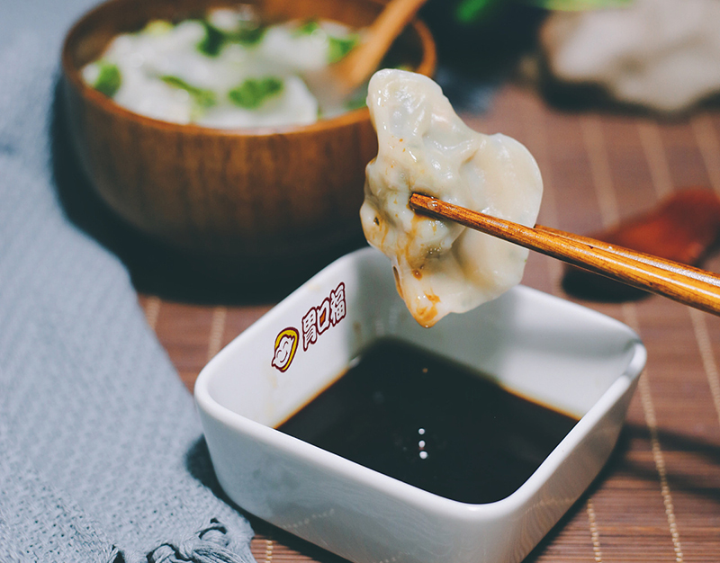 中秋佳節(jié)，月圓之夜，與家人歡聚，吃團圓餃子！