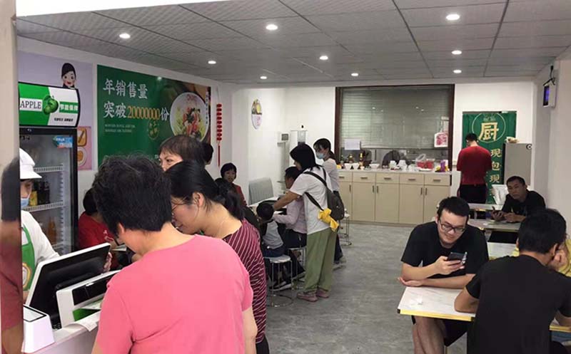 天氣冷了吃什么，來胃口福吃餃子，鮮香味十足，太好吃了